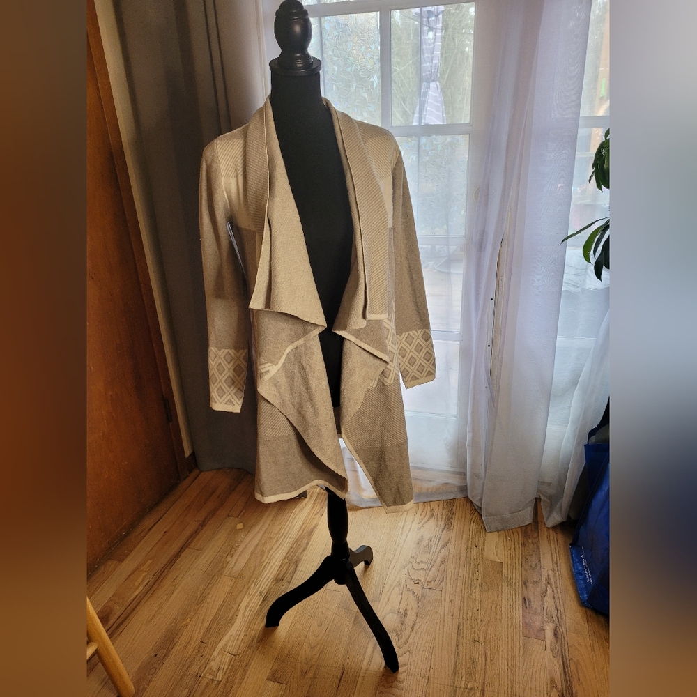 Chic Beige Cardigan with Patterned Accents